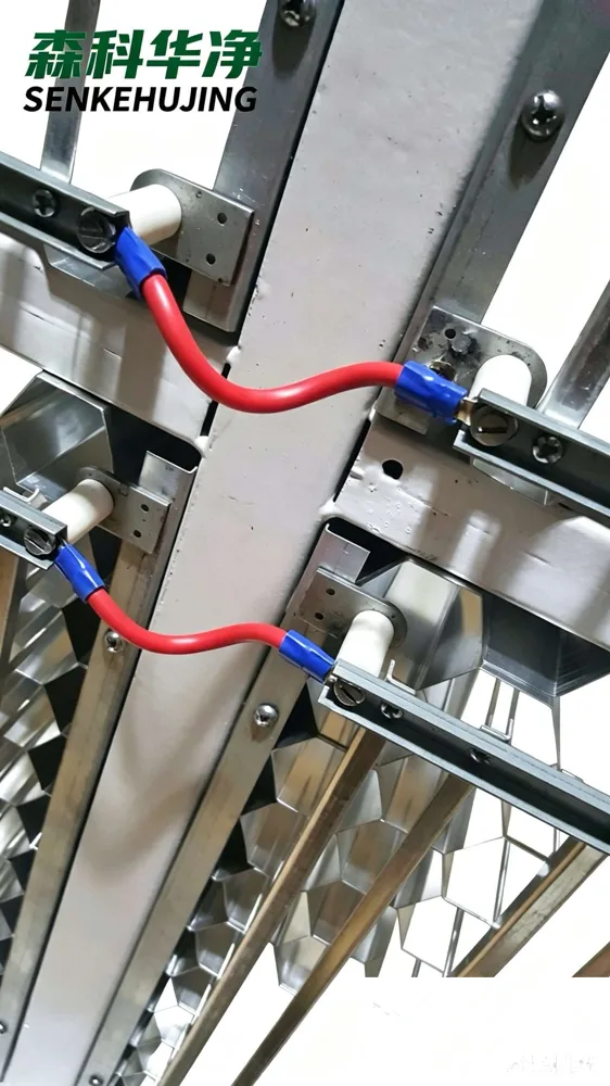 空调箱蜂巢式静电除尘装置高压接线与绝缘子特写